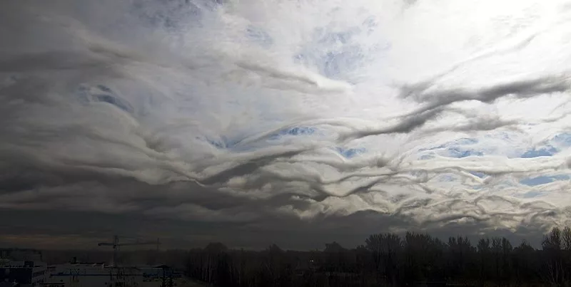 nuvens ásperas com formas