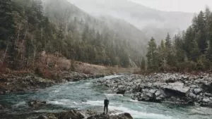 Que características têm os rios de montanha?