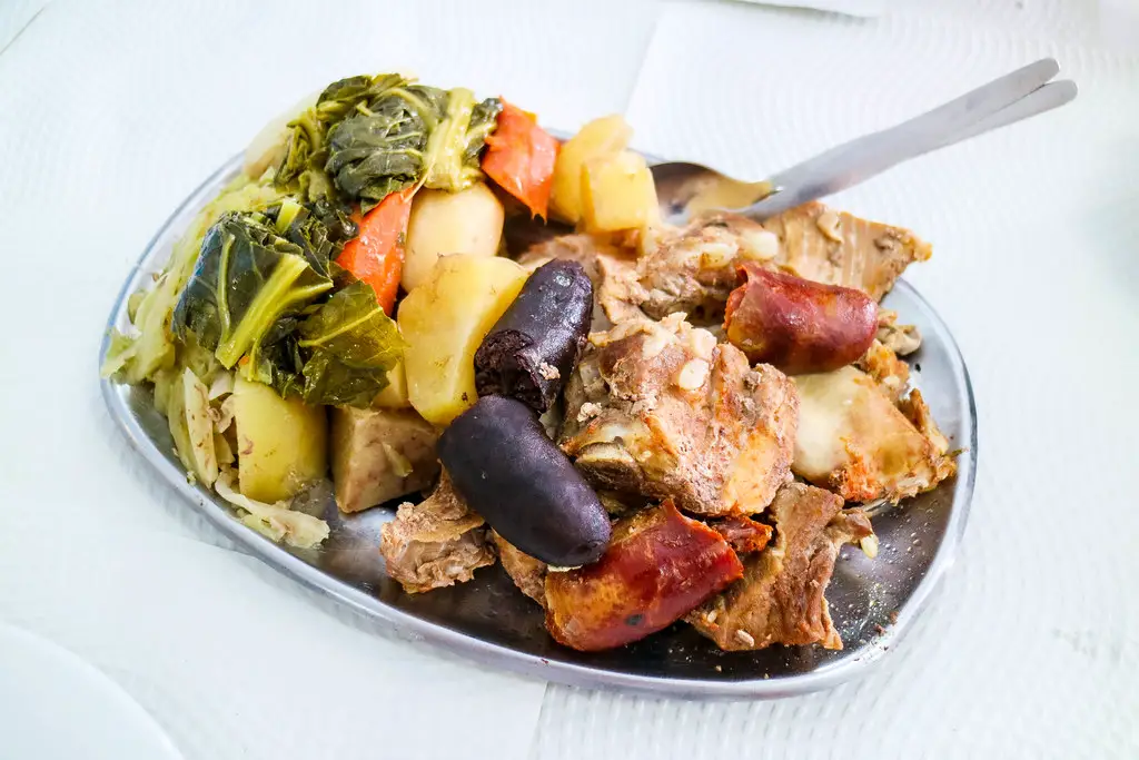 O Cocido das Furnas é um prato típico da ilha de São Miguel